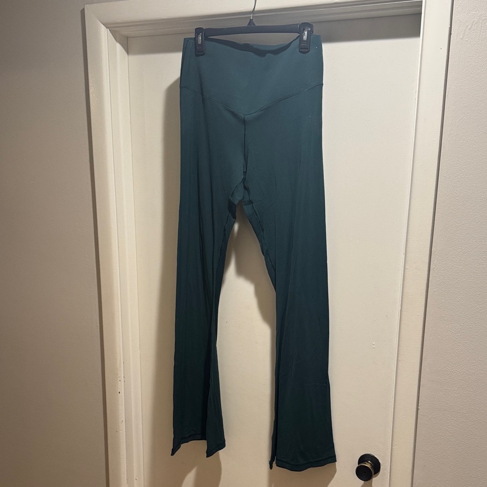 Offline by arie Green Flair Leggings